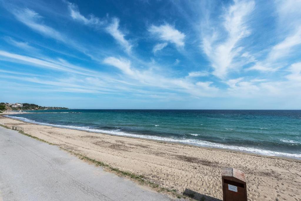 Blue Horizon 3 Apartment Nea Kallikrateia Bagian luar foto